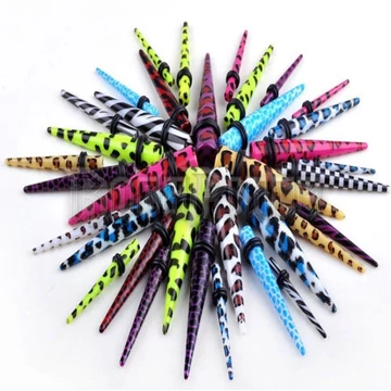 Mintás akril tüske fültágítók /db (véletlen szín)